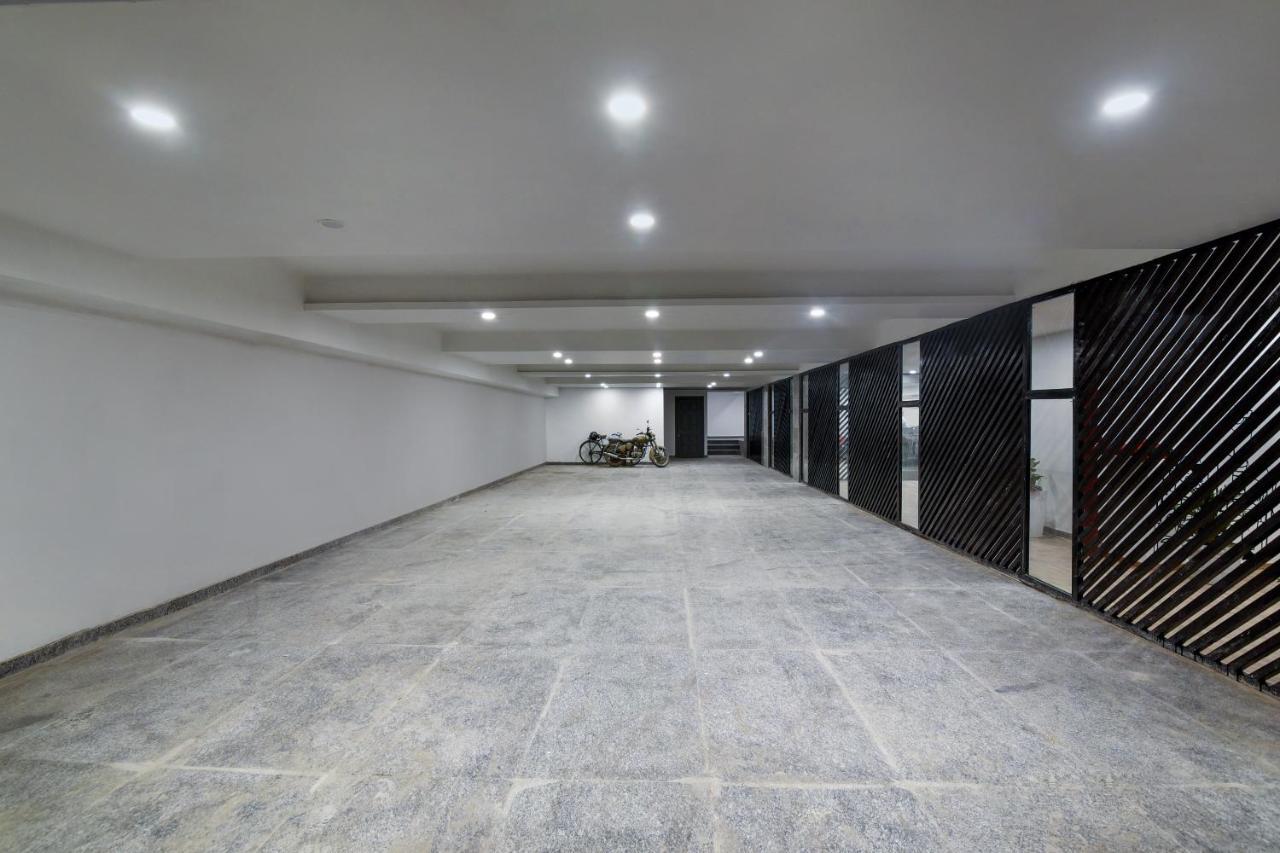 Hotel Saffron Gold New Delhi Bagian luar foto