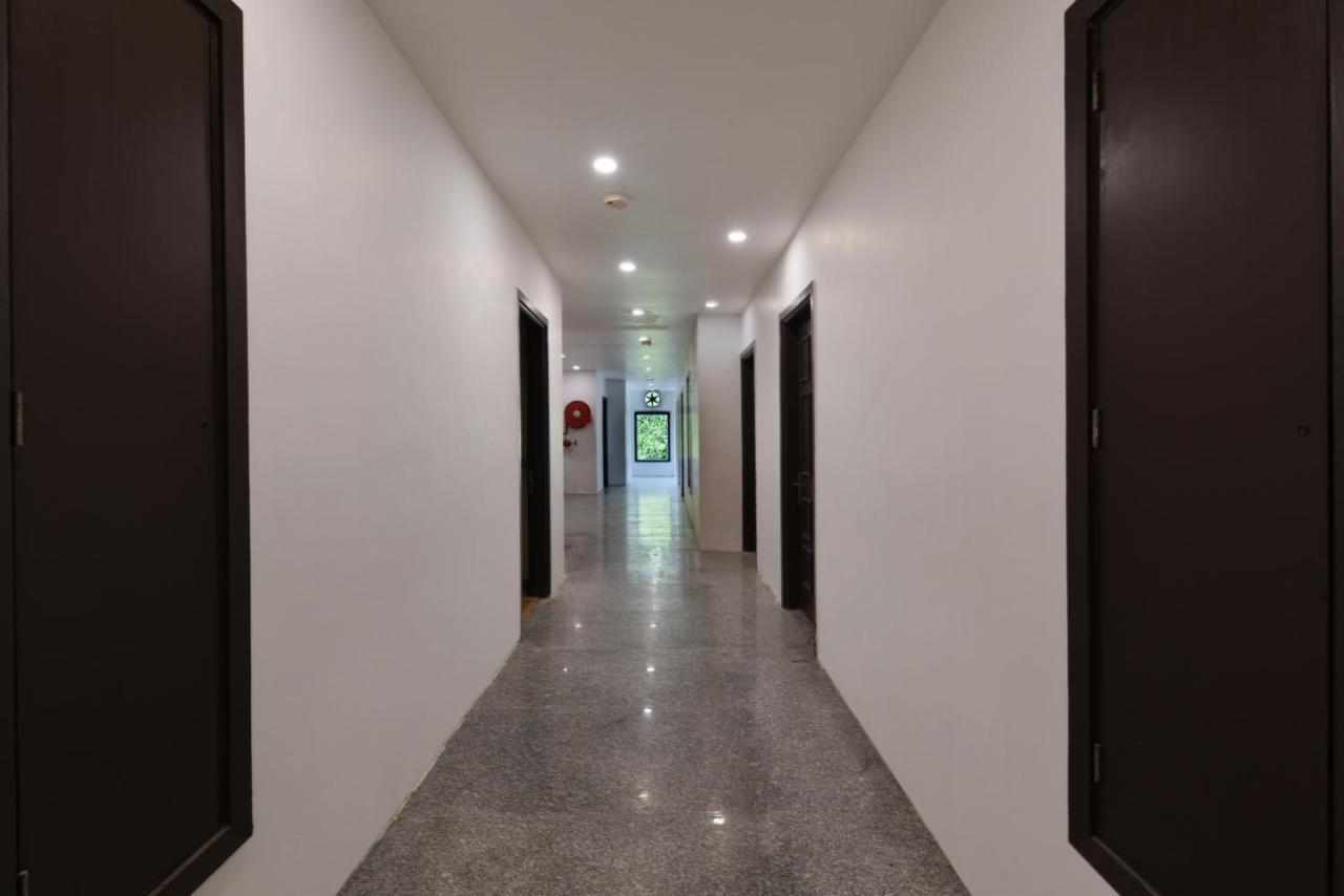 Hotel Saffron Gold New Delhi Bagian luar foto
