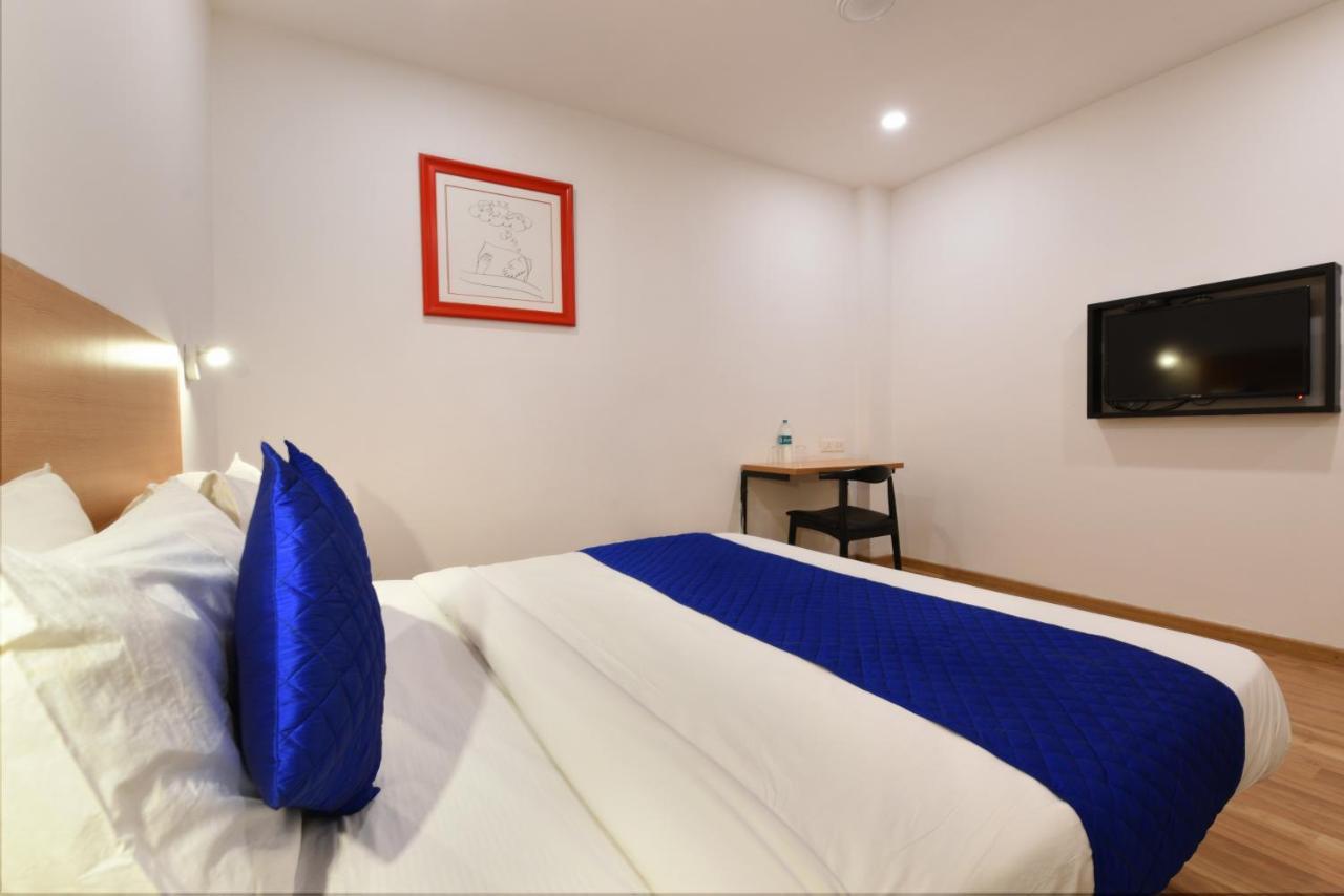 Hotel Saffron Gold New Delhi Bagian luar foto