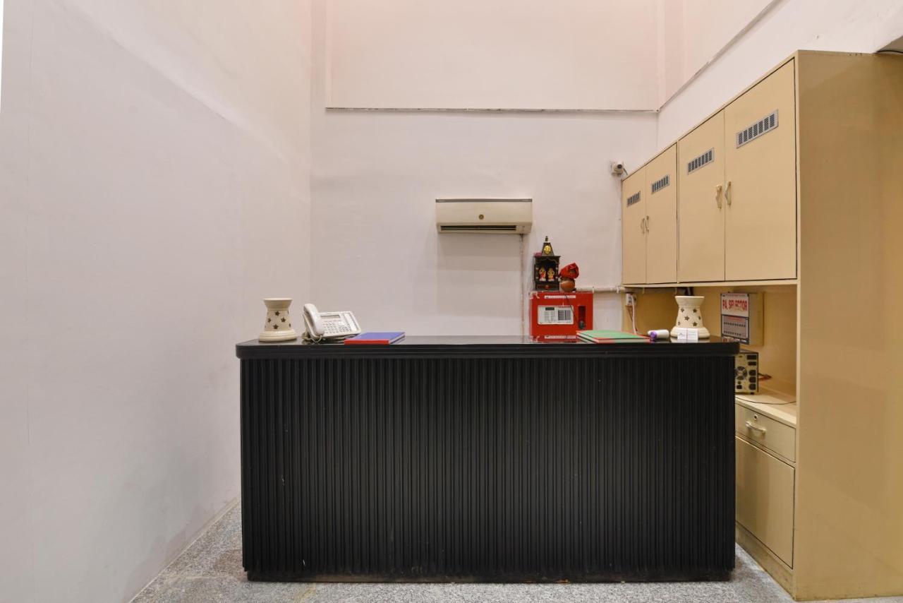 Hotel Saffron Gold New Delhi Bagian luar foto