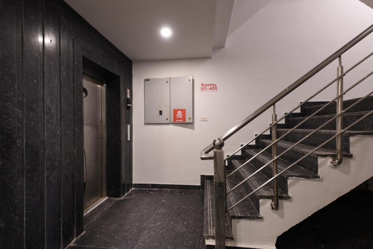 Hotel Saffron Gold New Delhi Bagian luar foto