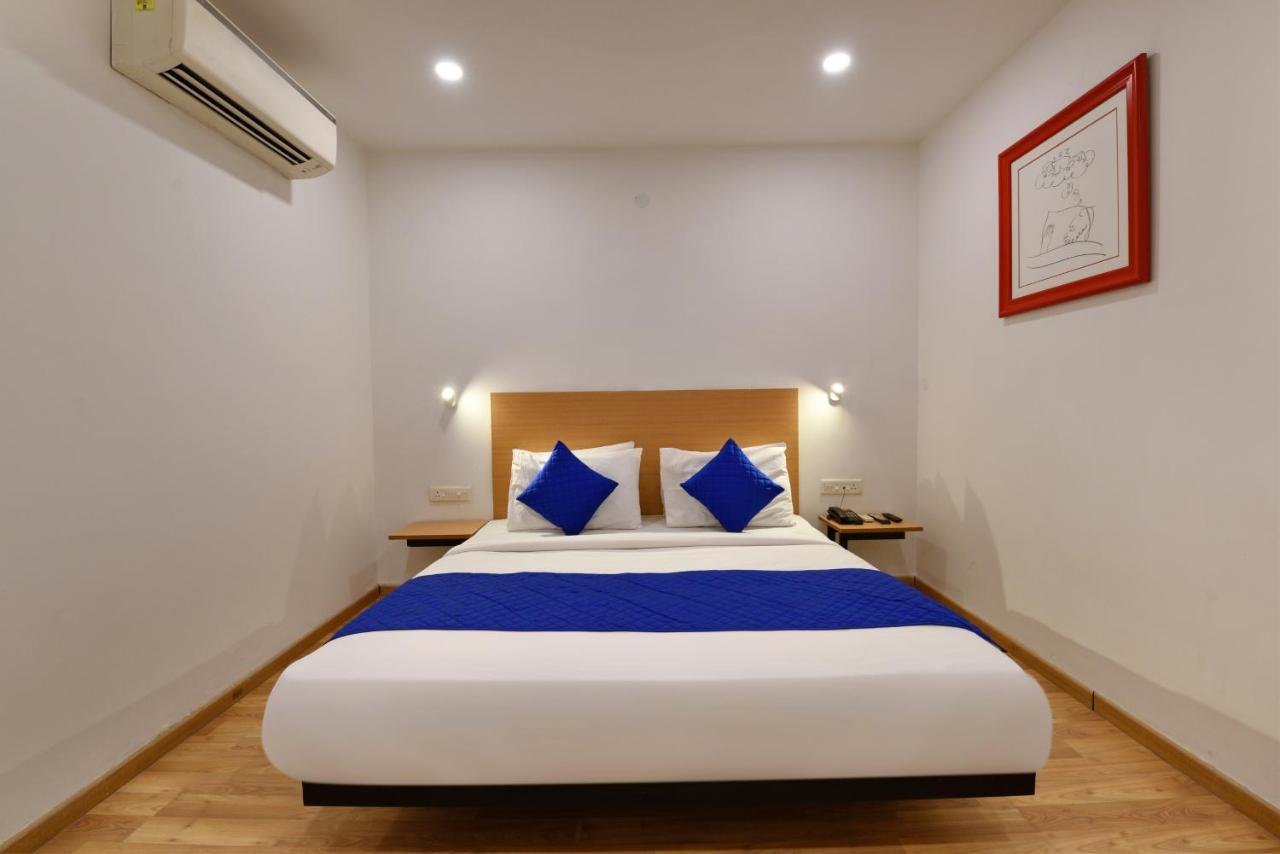 Hotel Saffron Gold New Delhi Bagian luar foto