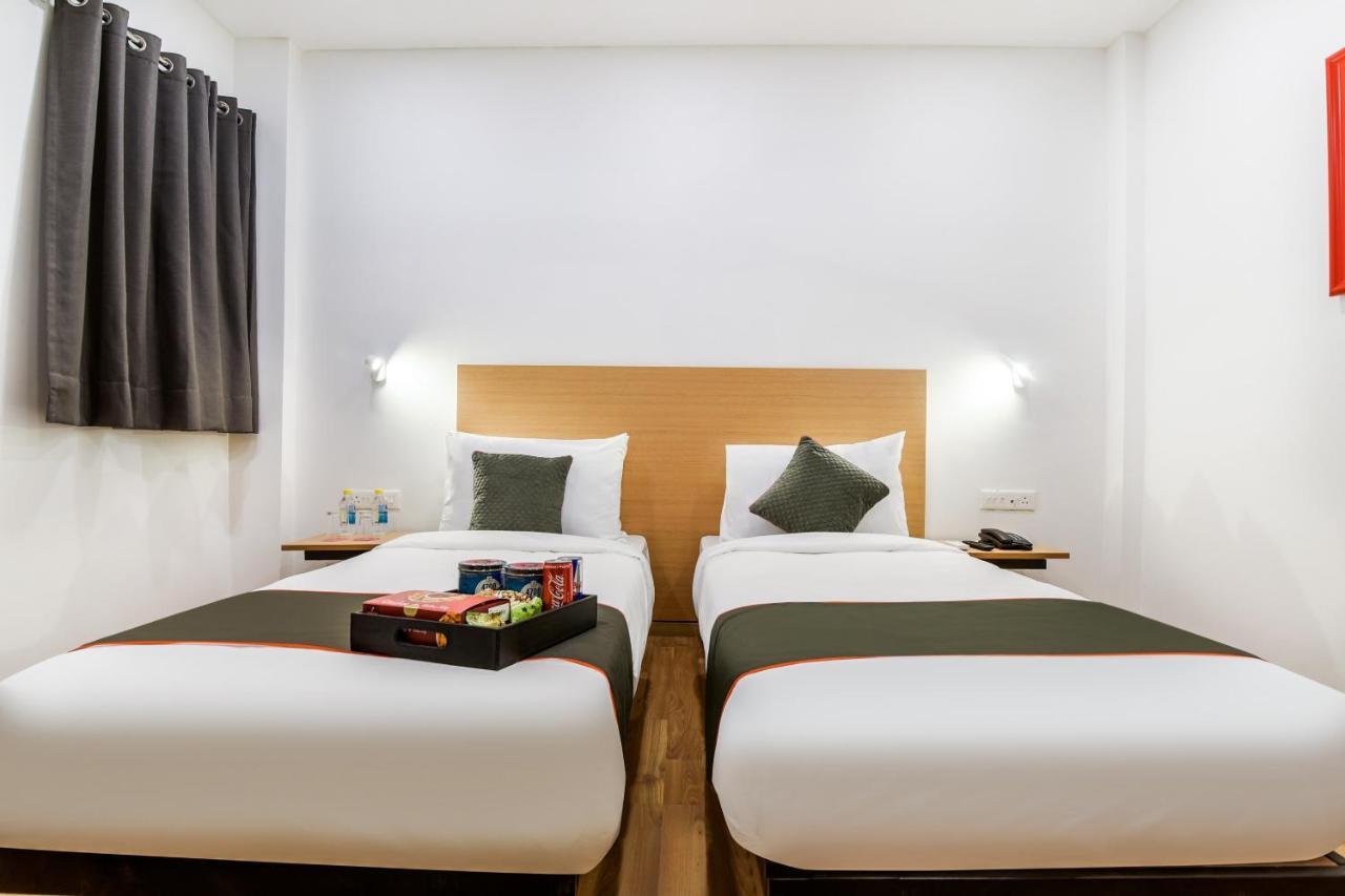Hotel Saffron Gold New Delhi Bagian luar foto