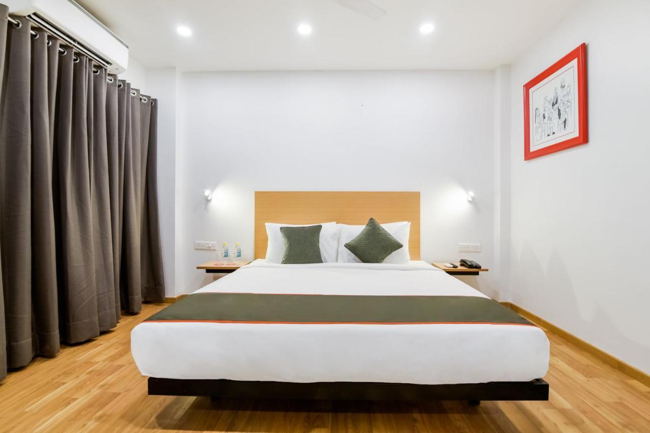 Hotel Saffron Gold New Delhi Bagian luar foto