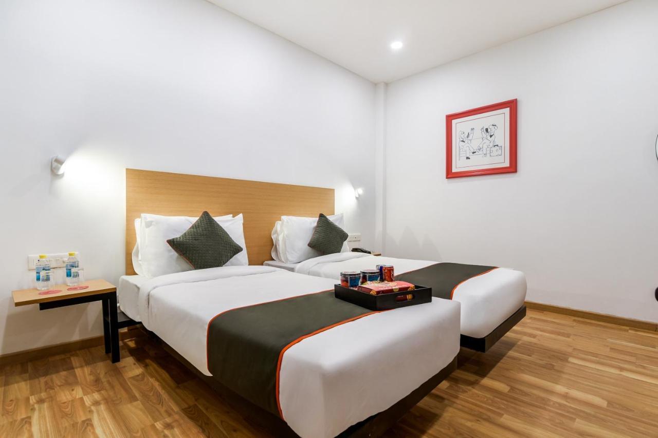Hotel Saffron Gold New Delhi Bagian luar foto