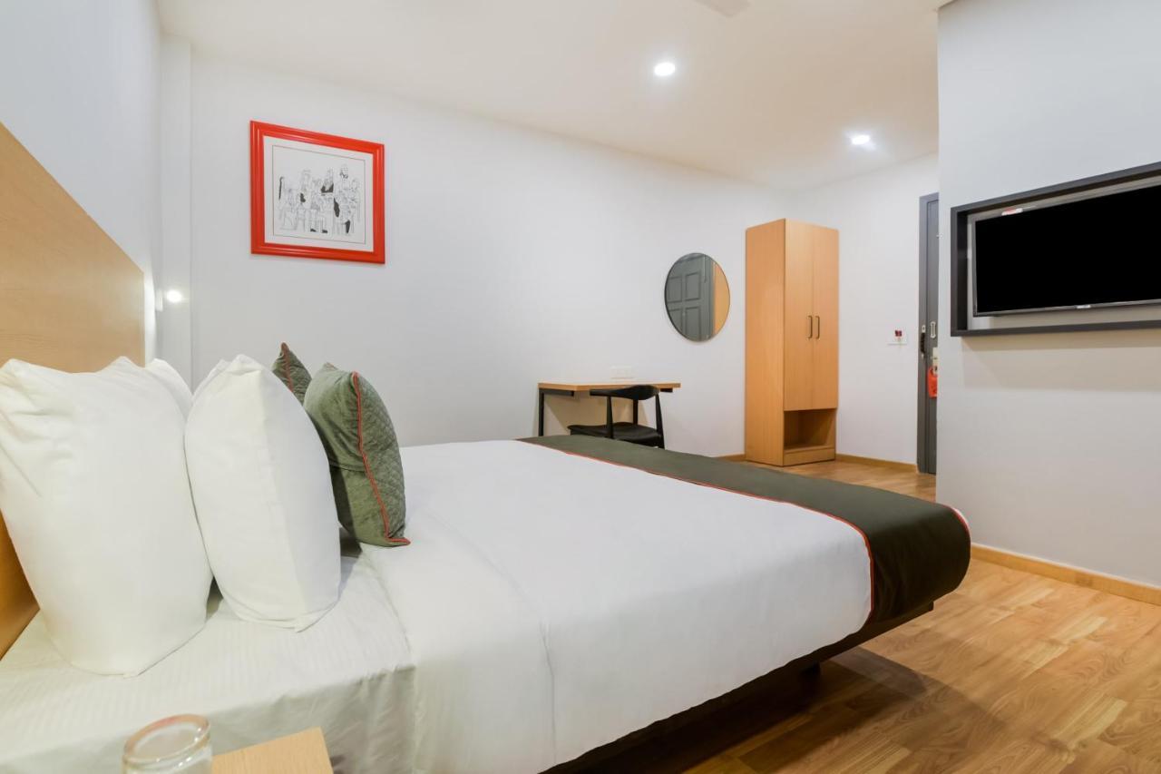 Hotel Saffron Gold New Delhi Bagian luar foto